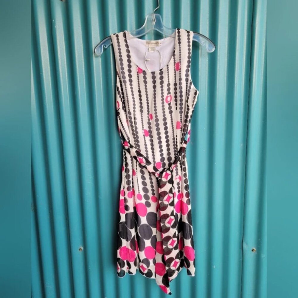 Compliments Dress Sleeveless White Red Black Belt side zipper Size 8